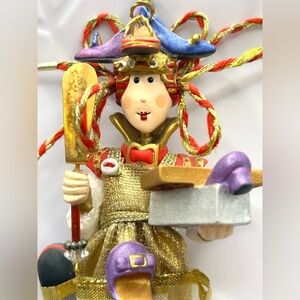 Hallmark Keepsake Ornament Queen of Shoes